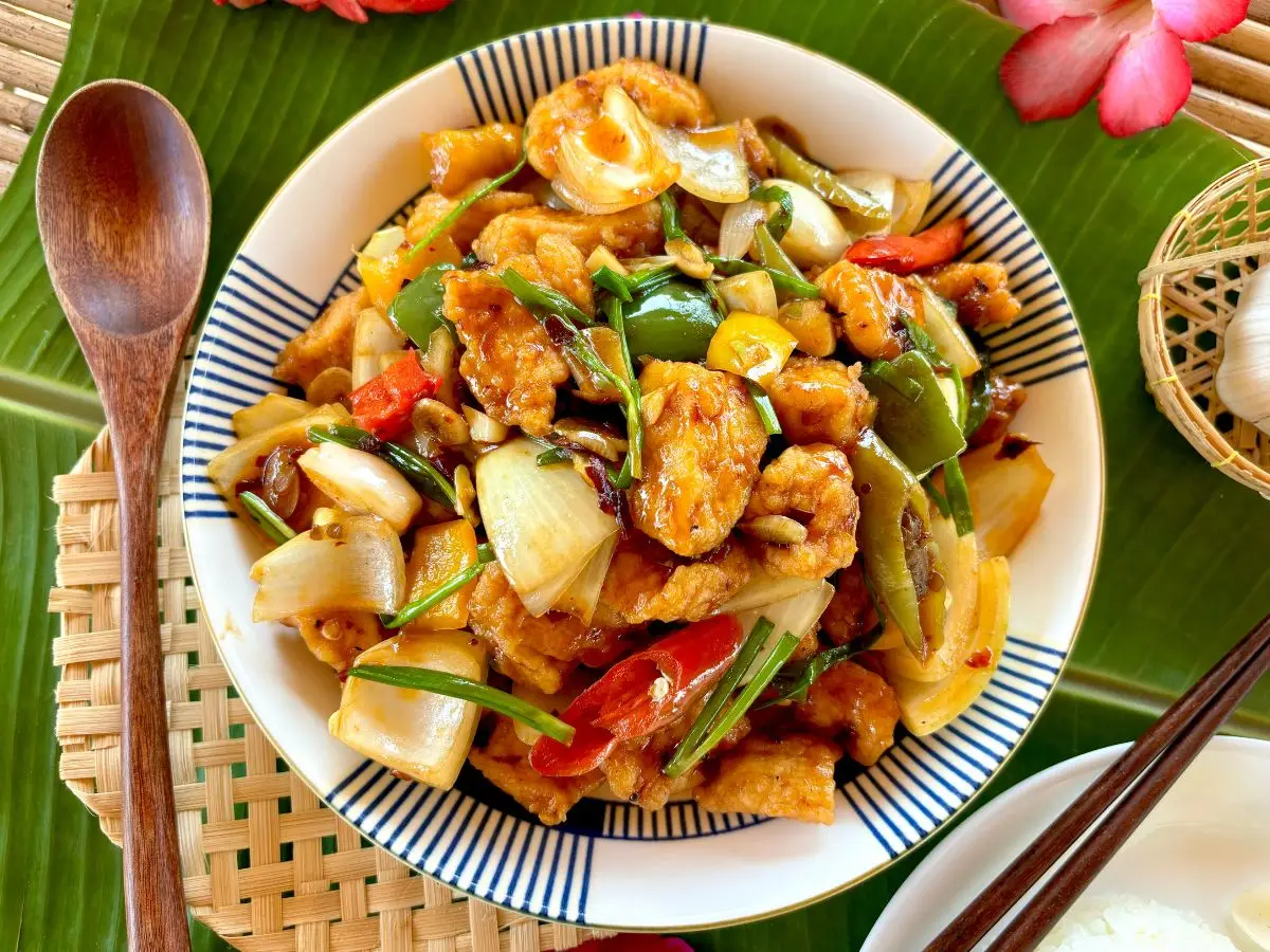 Gai Pad Prik Pao Recipe Chicken Chili Paste Stir Fry Hungry In Thailand