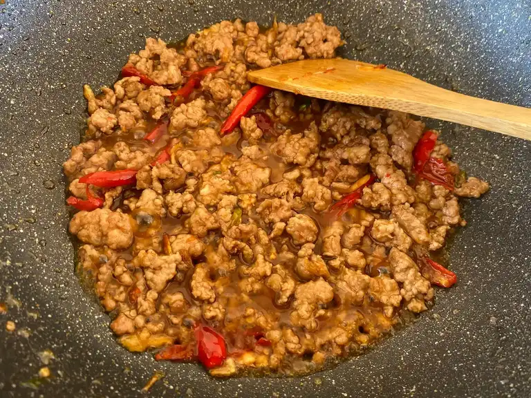 Pad Kra Pao Recipe (Authentic Thai Basil Pork)