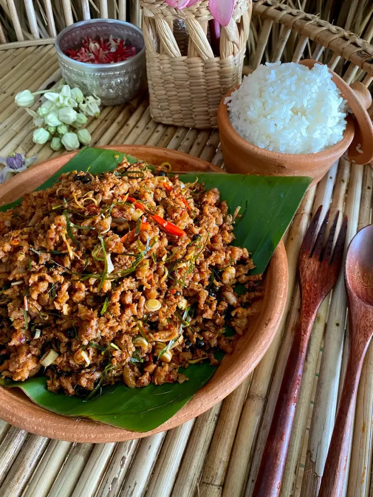 Khua Kling Gai (Southern Thai Dry Curry With Minced Chicken) Recipe