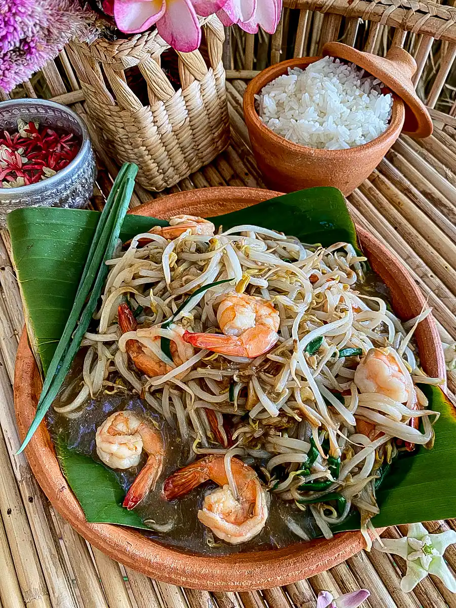 Shrimp with beans sprouts stir-fry and jasmine rice.