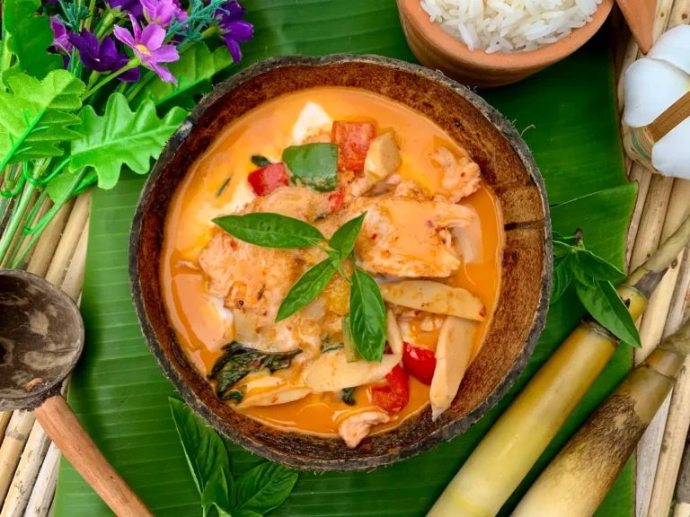 Gaeng Daeng Recipe (Thai Red Curry With Chicken)
