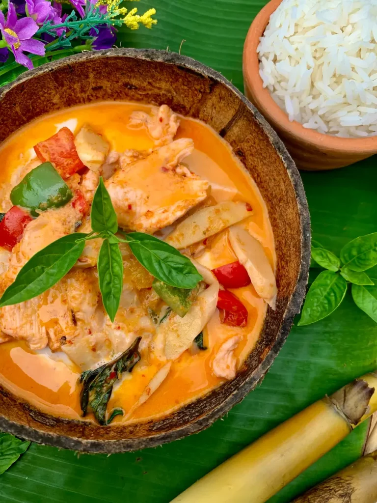 Gaeng daeng ; Thai red chicken curry in a coconut shell.