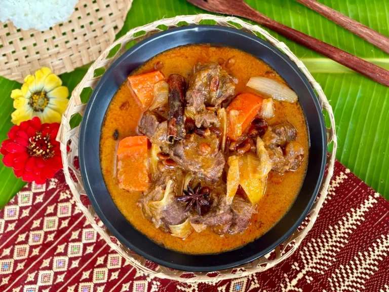 Gaeng Massaman Neua (Thai Massaman Beef Curry Recipe)