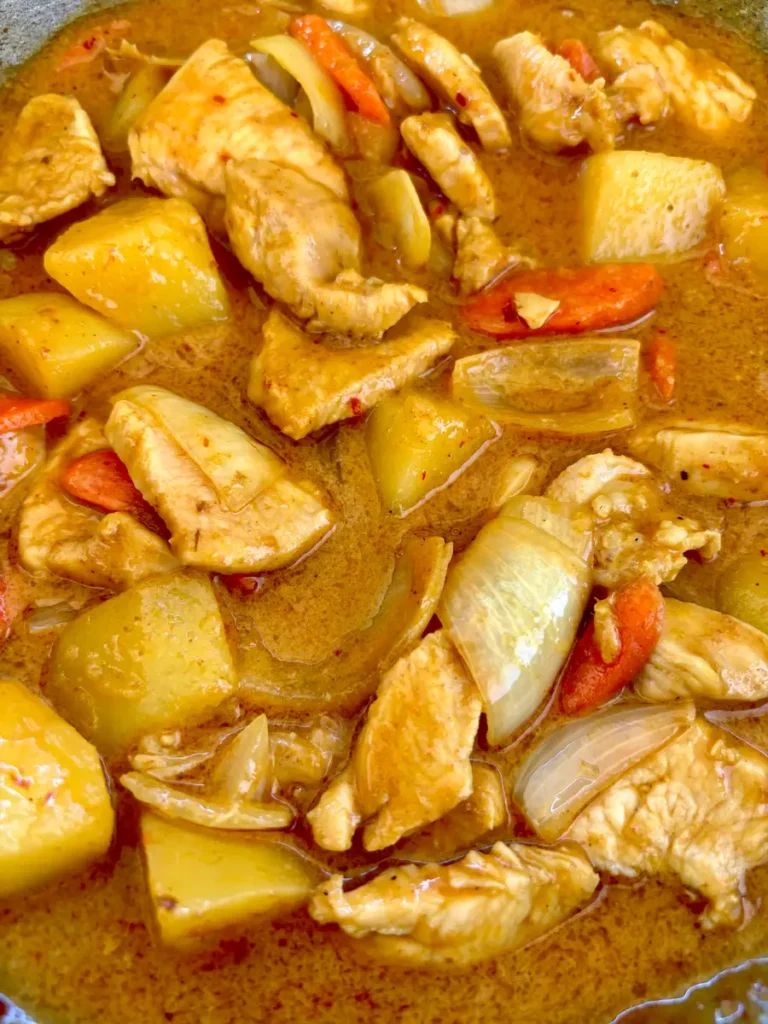 Gang Garee Curry Recipe (Thai Yellow Chicken Curry) – Hungry in Thailand