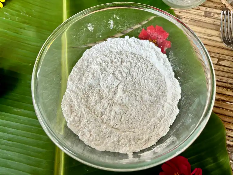 Mixture of rice flour and tapioca starch mixture.