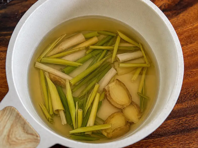 Lemongrass and ginger steeping in hot water.